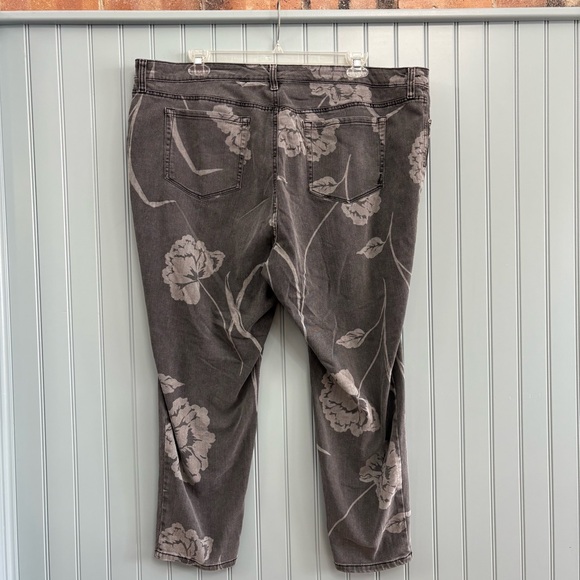 Style & Co Floral Patterned Gray & Black Jeans 24W - Picture 4 of 7